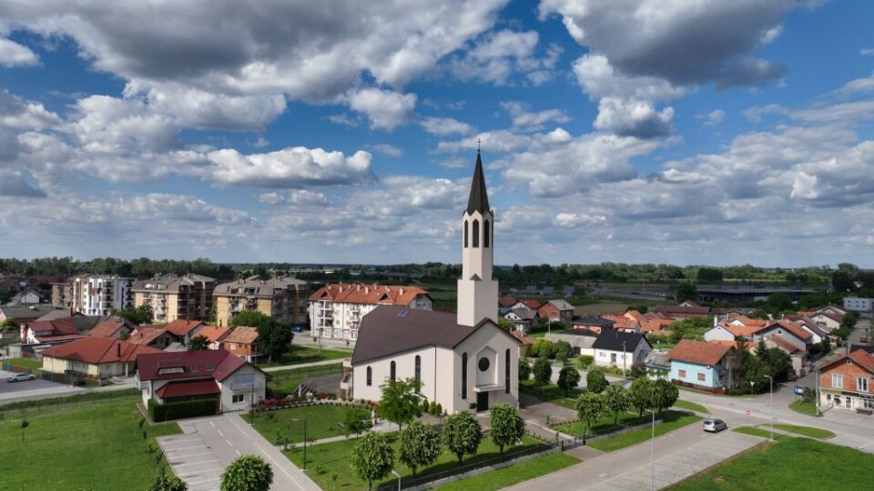 Zajednička molitva i klanjanje u Orašju svakog petka do svetkovine Presvetog Srca Isusova