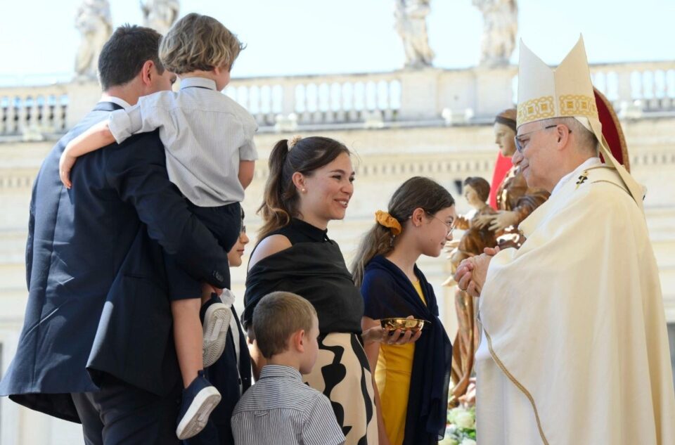 Papa Leo poziva Lay vjernim da se u misiji pridruži obiteljima