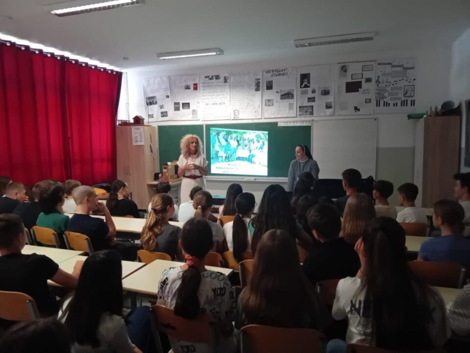 Misionarka s. Ana Uložnik posjetila OŠ Marka Marulića u Prozoru