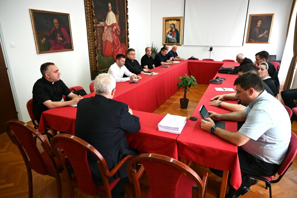 ZADAR: Godišnji susret nadbiskupa Zgrablića i predstojnika Povjerenstava Zadarske nadbiskupije