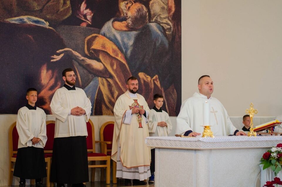 Bobanovo: Svečanom misom i folklornim programom proslavljena svetkovina Duha Svetoga