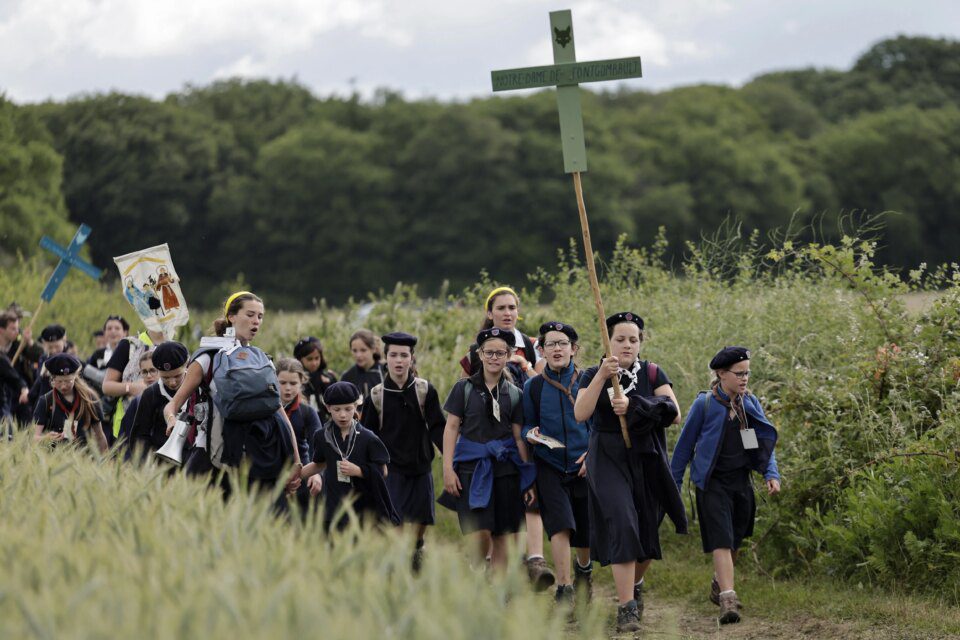 Chartres hodočašće prikazuje 19.000 u prikazi vjere i tradicije