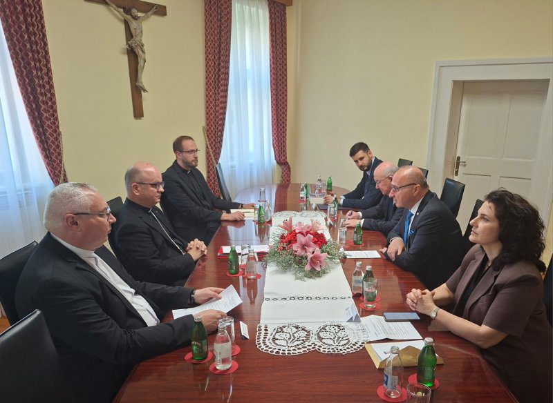 POSJET MINISTRA VANJSKIH I EUROPSKIH POSLOVA REPUBLIKE HRVATSKE SRIJEMSKOJ BISKUPIJI