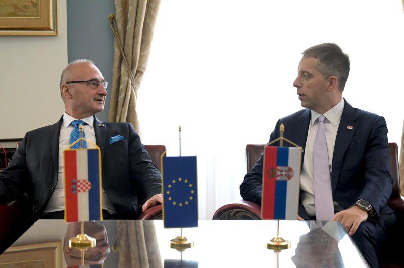 MINISTAR GRLIĆ RADMAN U POSJETU HRVATSKOJ ZAJEDNICI U REPUBLICI SRBIJI I SUSRET S MINISTROM ĐURIĆEM