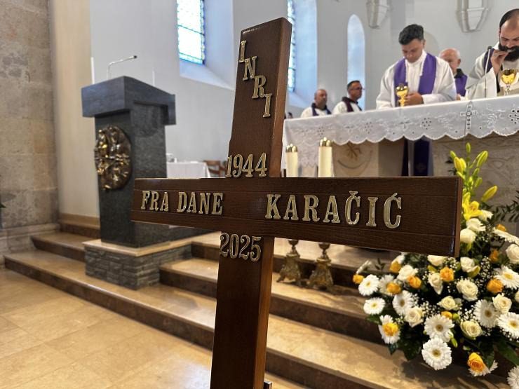 Misa zadušnica i sprovod pokojnog svećenika fra Dane Karačića