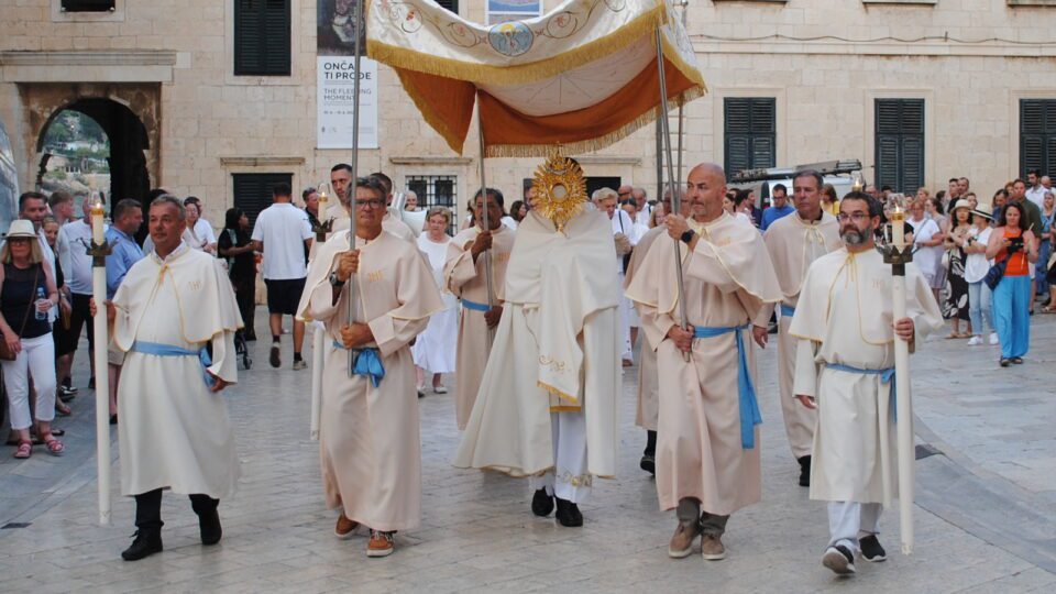 Svetkovina Tijelova proslavljena u Dubrovniku uz tijelovsku procesiju Gradom – Dubrovačka biskupija
