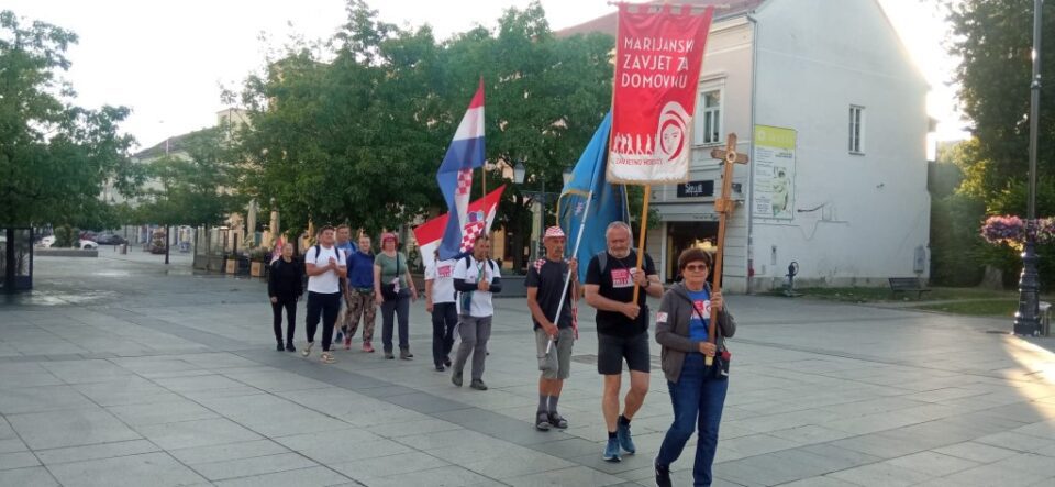 Sudionici hodočašća „Marijanski zavjet za Domovinu“ stigli u Slavonski Brod
