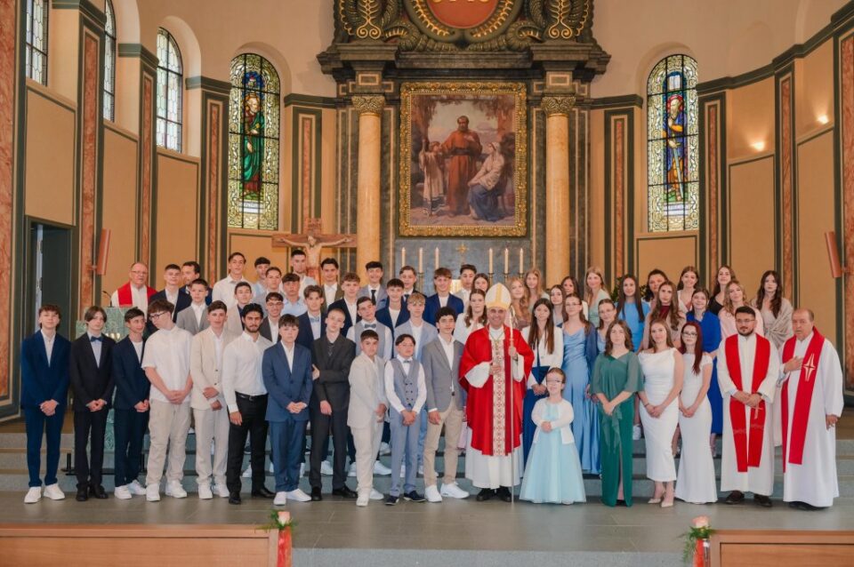 Pedeset i tri krizmanika u HKM Zűrich