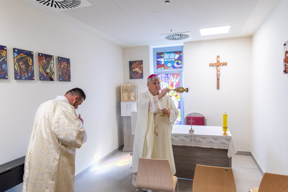 Biskup blagoslovio kapelu sv. Ivana Krstitelja u Veteranskom centru u Petrinji – Sisačka biskupija