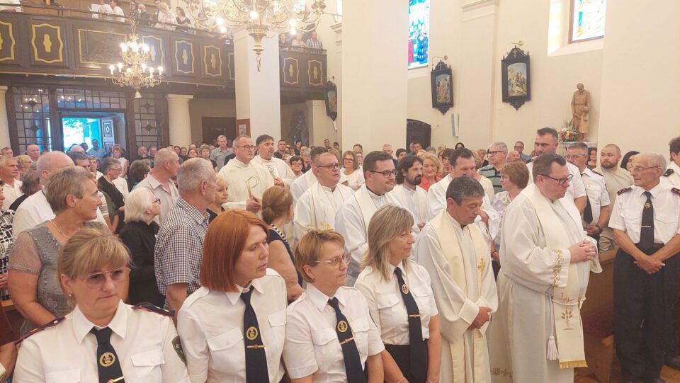 Delnice svečano proslavile blagdan sv. Ivana Krstitelja i 200. obljetnicu izgradnje župne crkve – Riječka nadbiskupija