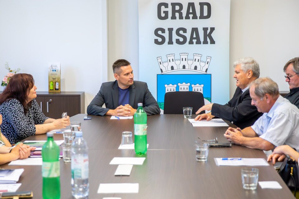 Susret biskupa Košića i gradonačelnika Orlića – Sisačka biskupija