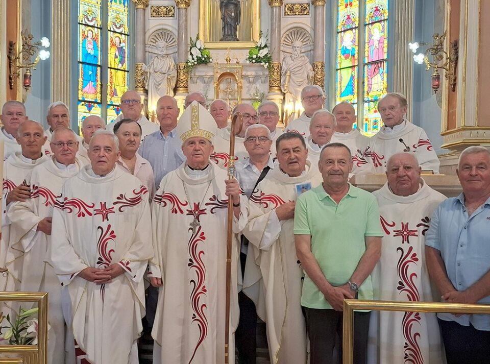 Generacija nadbiskupa Vukšića proslavila 45 godina svećeništva