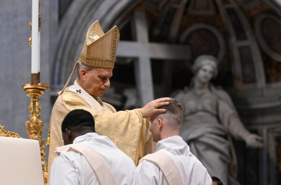 Papa Lav XIV. zaredio 32 svećenika, među njima i jednog Hrvata