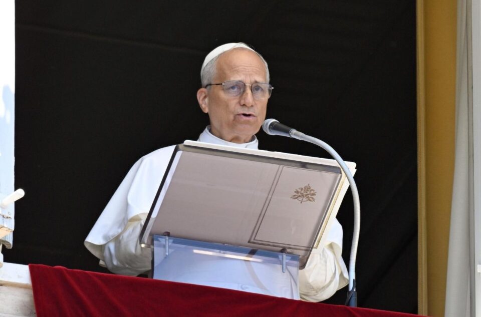 Papa se moli za žrtve tragedije u školi Bangui i žale na mir kroz diplomaciju