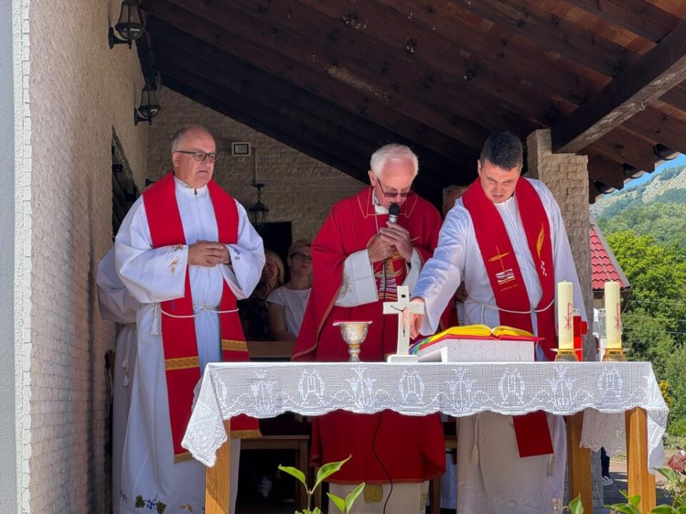 Mons. Sudar predvodio misu na svetkovinu sv. Petra i Pavla u rodnoj župi Solakova Kula