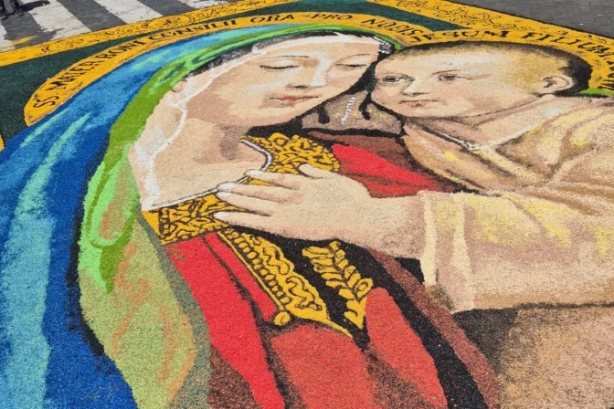Fotografije: Rim slavi svoje svece zaštitnika s razmazom šarenog cvijeća