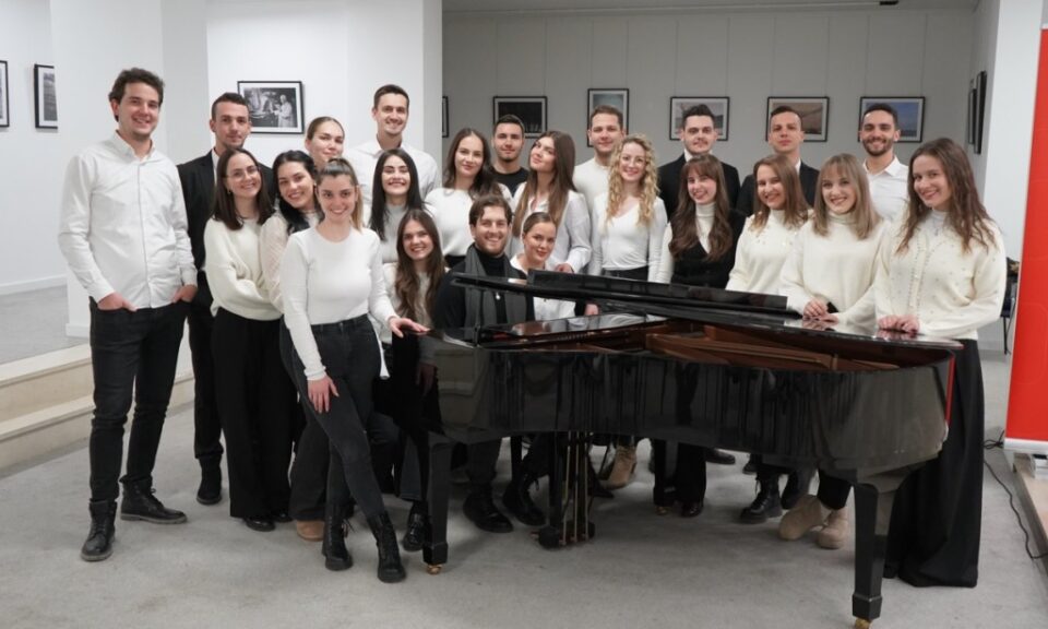 Mladi iz cijele BiH okupljeni oko zbora Amadeus poklonit će župi sv. Tome Apostola i Mostaru još jedan koncert
