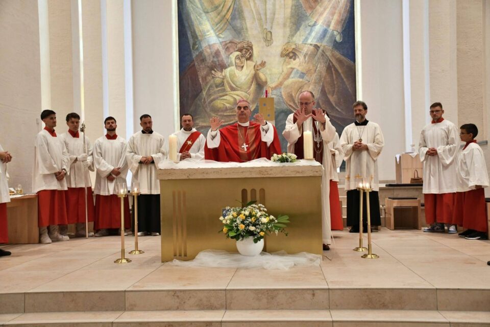 Apostolski nuncij mons. Nikola Eterović u pastirskom pohodu hrvatskim katoličkim zajednicama u Nagoldu, Freudenstadtu i Calwu