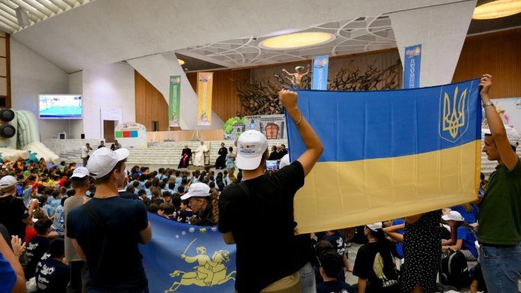 Papa Lav XIV. se susreo s djecom iz Vatikanovog ljetnog centra i 300 mališana iz Ukrajine