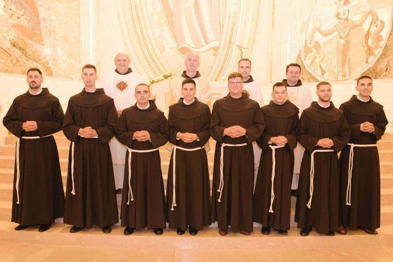 Polaganje prvih privremenih zavjeta na Humcu