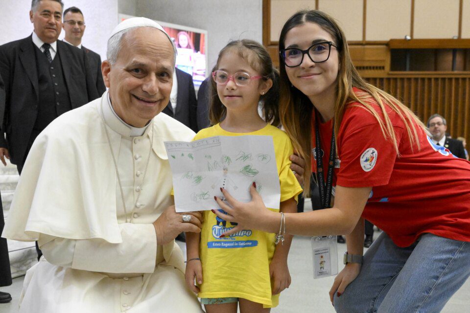 Papa Leo XIV govori o ratu s posjetom djeci iz Ukrajine
