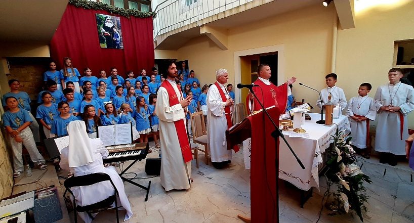 Vjernici iz Pupnata i Račišća na devetnici bl. Mariji Propetog u Blatu – Dubrovačka biskupija