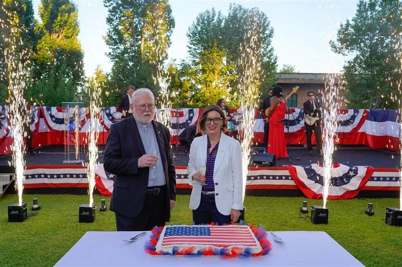 Američka veleposlanstvo u Rimu poštuje prvu papu rođenu u američkoj američkoj diplomatskoj prekretnici