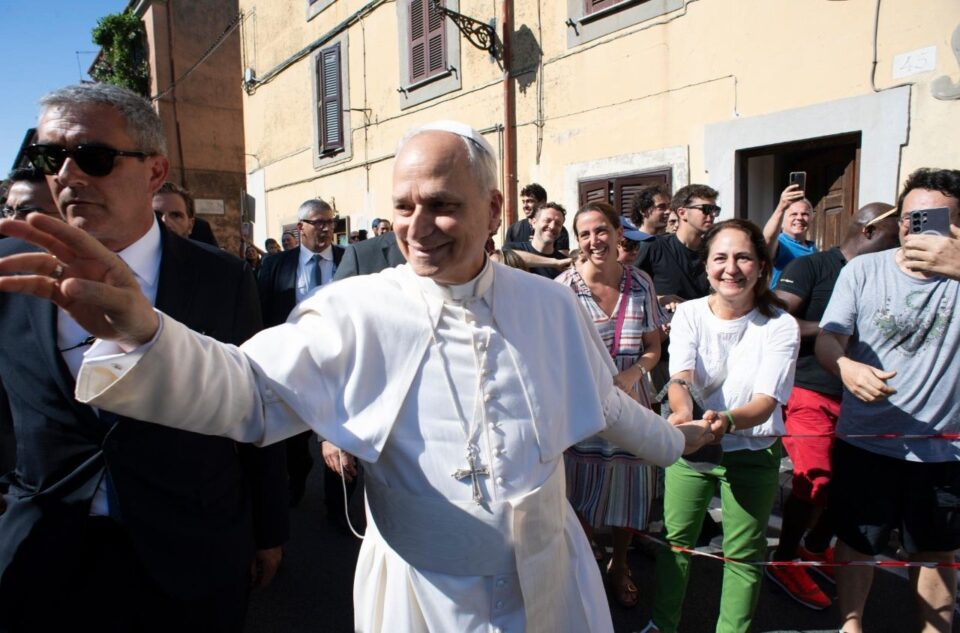 ‘Dobrodošli!’ Papa Leo stiže u Castel Gandolfo