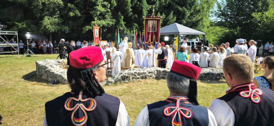 VIDEO: LITURGIJA NA BUDINJAKU – PROSLAVA 1100 GODINA HRVATSKOG KRALJEVSTVA