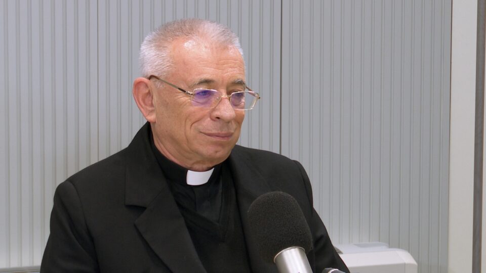 Papa uputio čestitku nadbiskupu Devčiću povodom 50 godina svećeništva