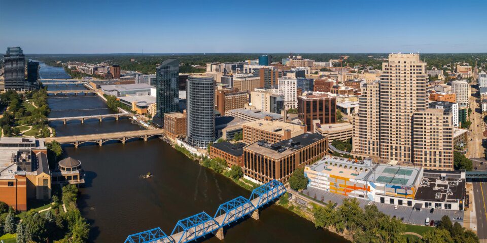 Osakaćenja manjak svećenika dovodi do restrukturiranja biskupije Grand Rapids
