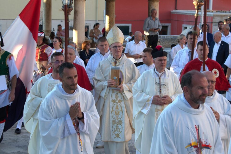 Nuncij Rajič predvodio središnju proslavu bl. Marije Propetog u Blatu – Dubrovačka biskupija