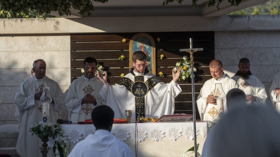 Mlada misa don Marija Tošića u Gospe od Milosrđa u Dubrovniku – Dubrovačka biskupija