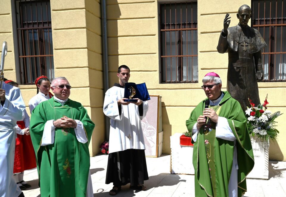 RASTOKI: Zlatna misa mons. Jurja Batelje – Propovijed zadarskog nadbiskupa Milana Zgrablića