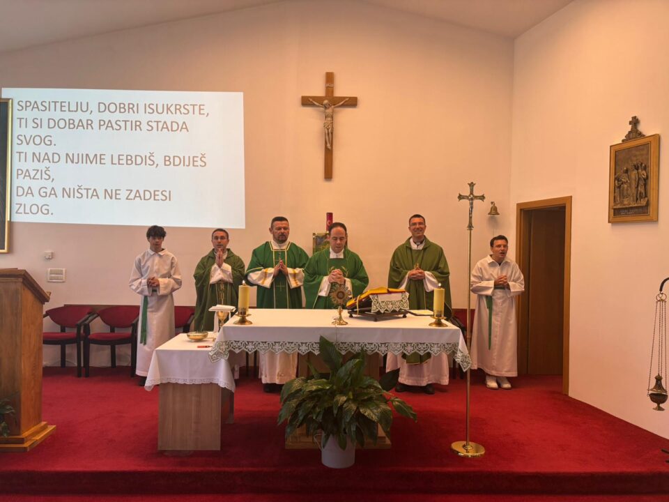U službu uveden novi župnik petrinjske župe sv. Ivana Pavla II. – Sisačka biskupija
