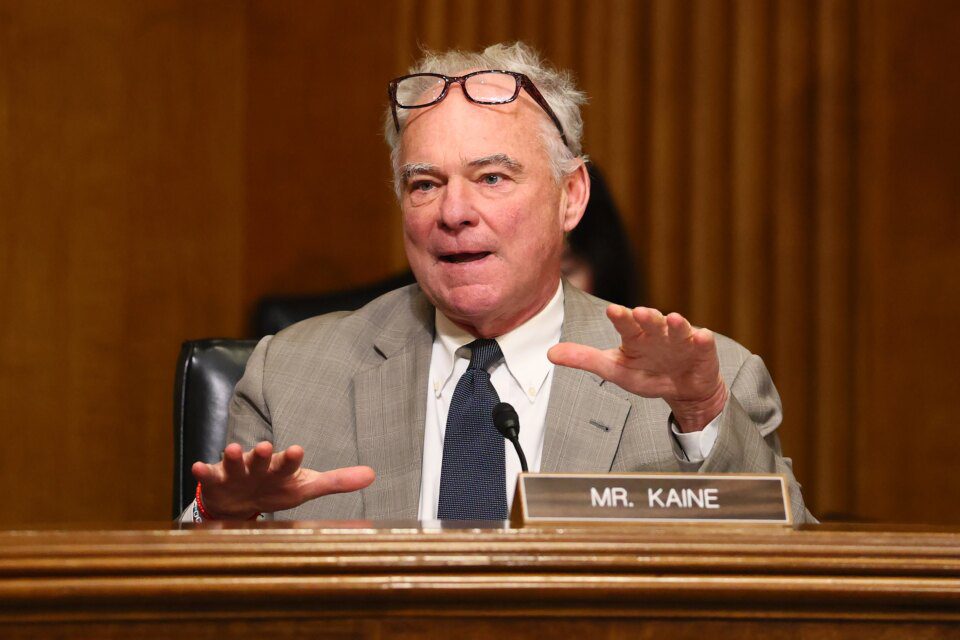 Katolički senator Tim Kaine eksplodira GOP -u za smanjenje sredstava za pomoć