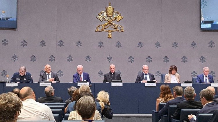 Mons. Fisichella: Tisuće mladih iz 146 zemalja dolaze na „najiščekivaniji trenutak“ Svete godine