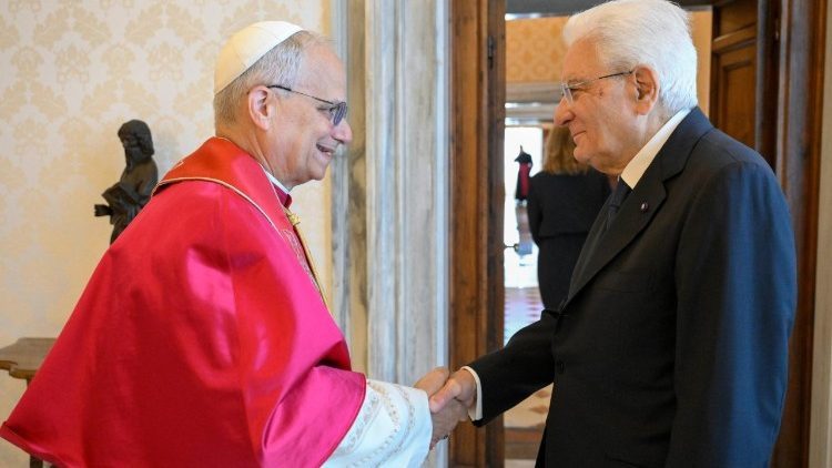 Papa predsjedniku Mattarelli: Zahvalan na neumornom služenju miru