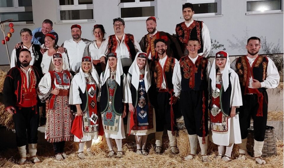 Opera „Ero s onoga svijeta“ izvedena u župi Sućuraj