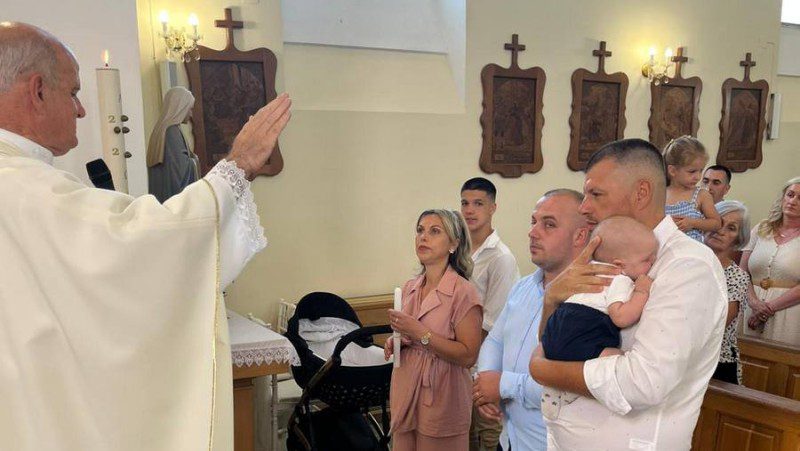 Krštenje šestog djeteta obitelji Škobić u Bijelom Polju