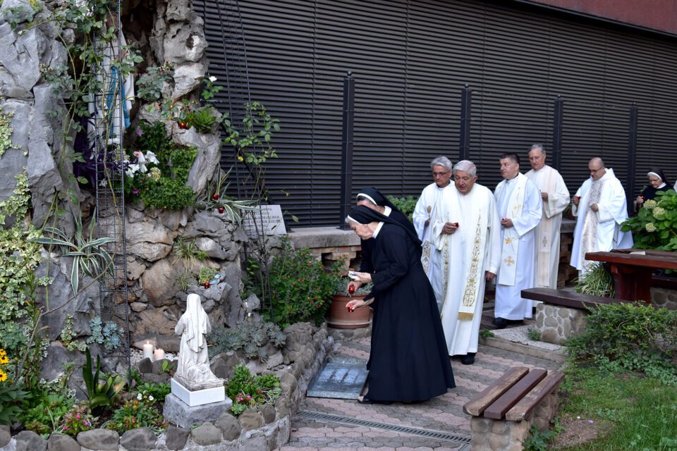 Zahvalno slavlje u samostanu na Pomeriu: S vjerom u Isusa hodamo, bez vjere tonemo – Riječka nadbiskupija
