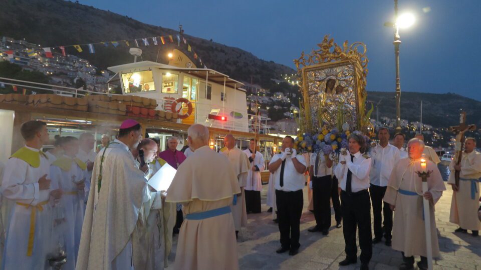 Proslava Velike Gospe u katedrali uz procesiju sa slikom Gospe od Porata – Dubrovačka biskupija