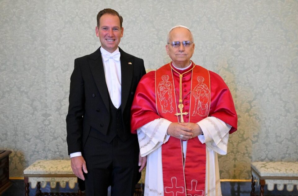 Papa Leo sastaje se s novim američkim veleposlanikom na Svetoj vidi – Vatikanska vijest