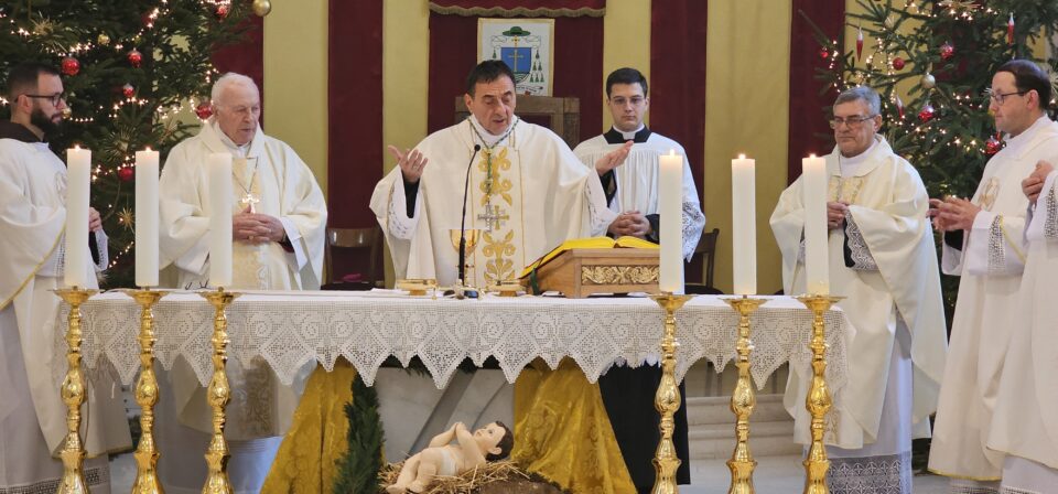 Svetkovina Bogojavljenja proslavljena u gospićkoj katedrali i blagoslovljen župni dom