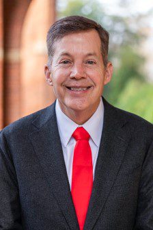 Belmont Abbey College imenuje stipendista, izvršnog direktora i umirovljenog generala s tri zvjezdice, predsjednikom