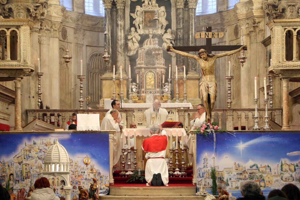 Svetkovina Bogojavljenja u katedrali svetog Jakova.