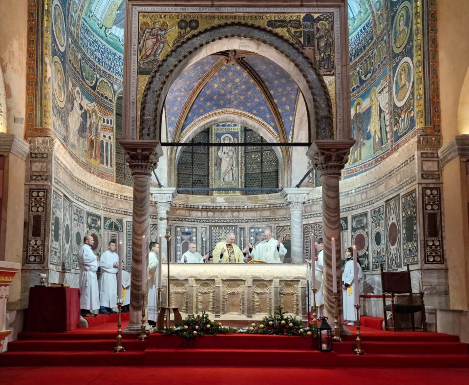 Biskup Štironja predvodio misu polnoćku u Porečkoj katedrali