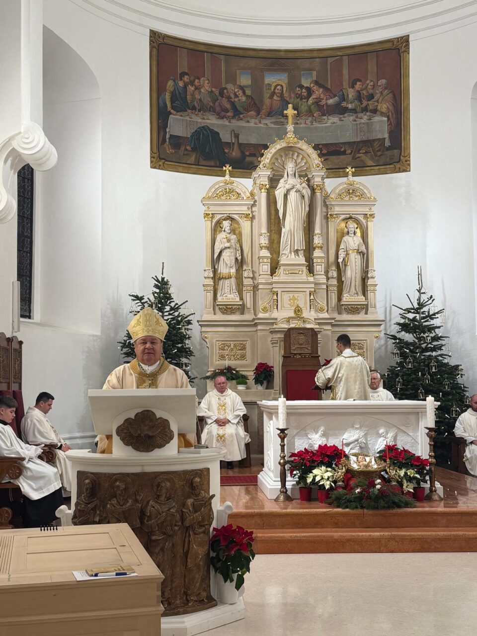 Biskup Vjekoslav slavio misu polnoćku u Bjelovaru