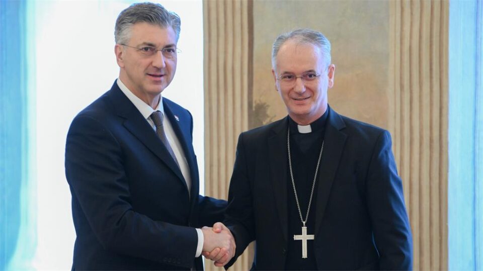 Zagrebačka nadbiskupija – Održan redoviti polugodišnji sastanak Vlade i HBK-a