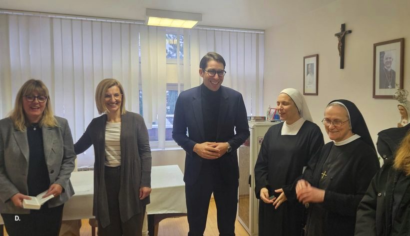 Zamjenik župana Matić i pročelnica Smojver posjetili Caritas Riječke nadbiskupije – razgovor o zapošljavanju i socijalnoj uključenosti korisnika – Riječka nadbiskupija
